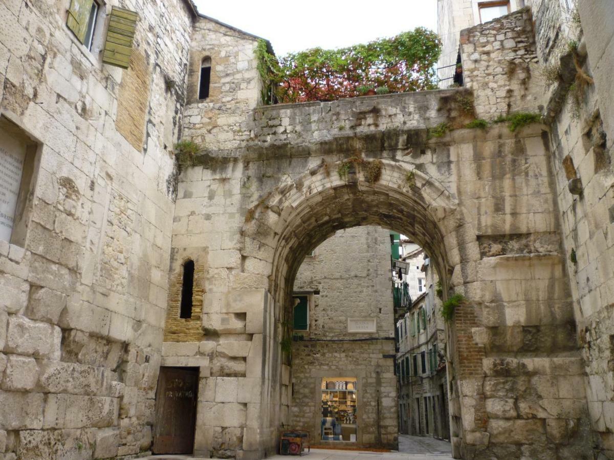 Apartments & Rooms Dujam Split Bagian luar foto